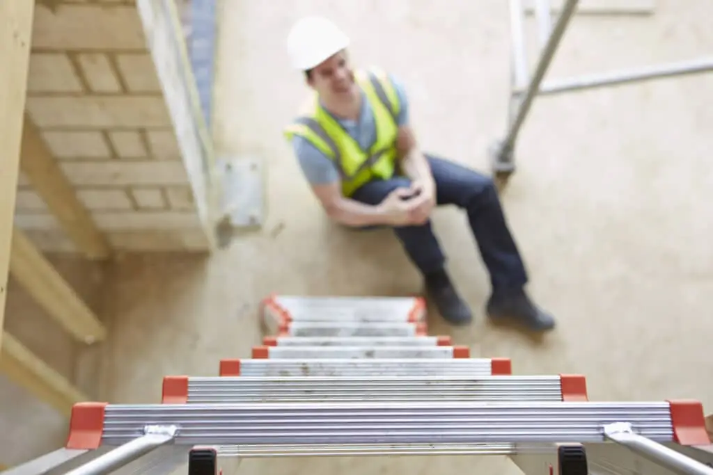 Construction worker falling off ladder and injuring leg