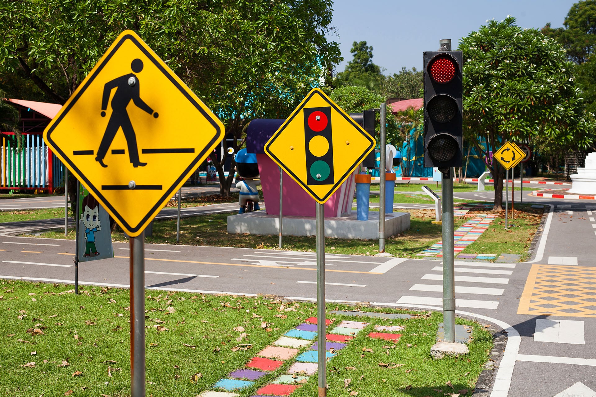 Traffic signs teach your child to the park.