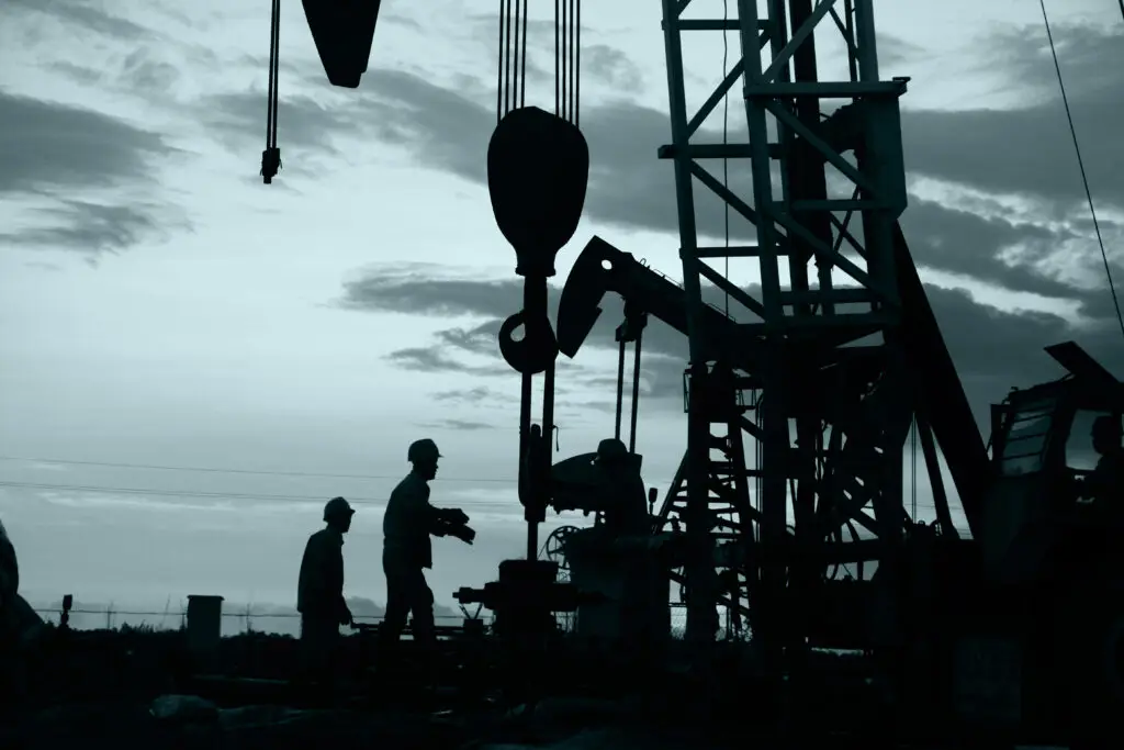 Oil,field,,the,oil,workers,are,working