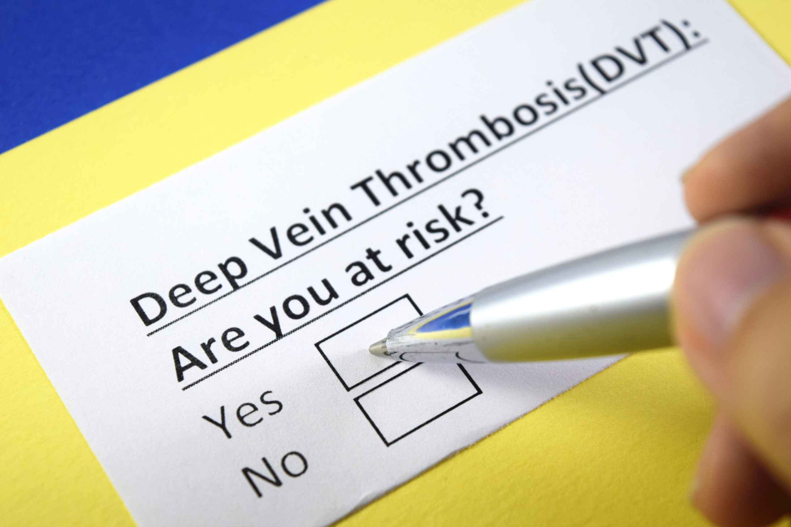 a check list with yes or no for the question are you at risk for deep vein thrombosis